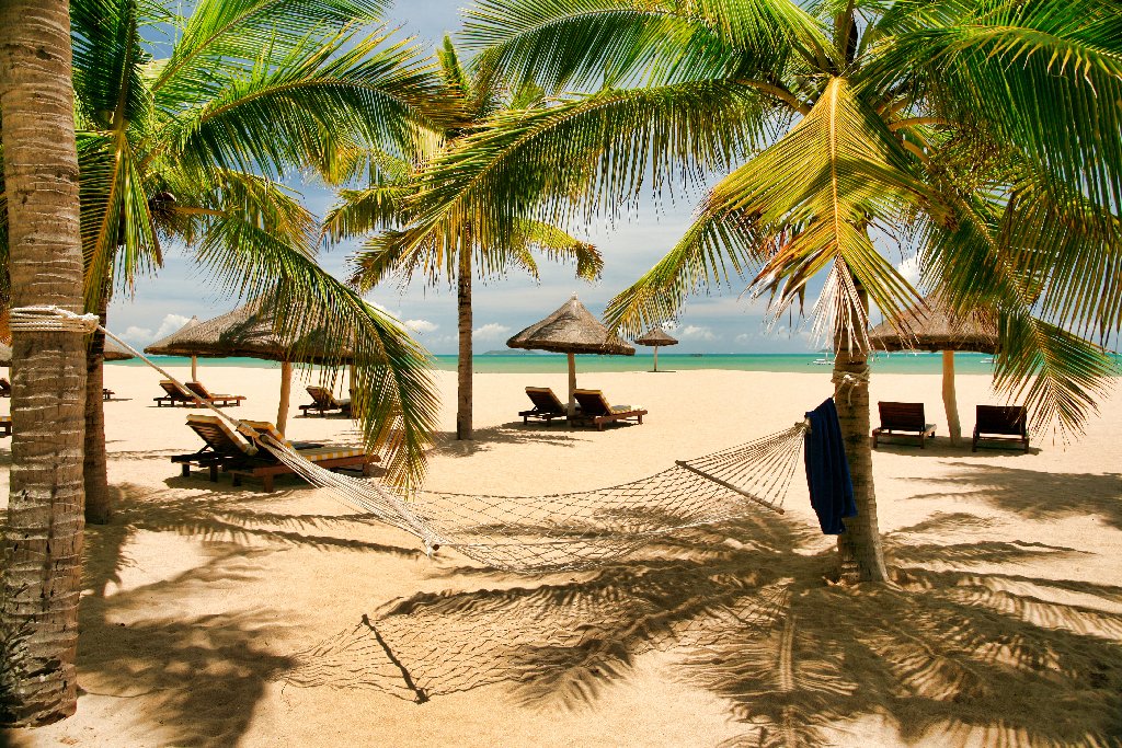 CHINA si Insula HAINAN:Paradisul Tropical din SANYA