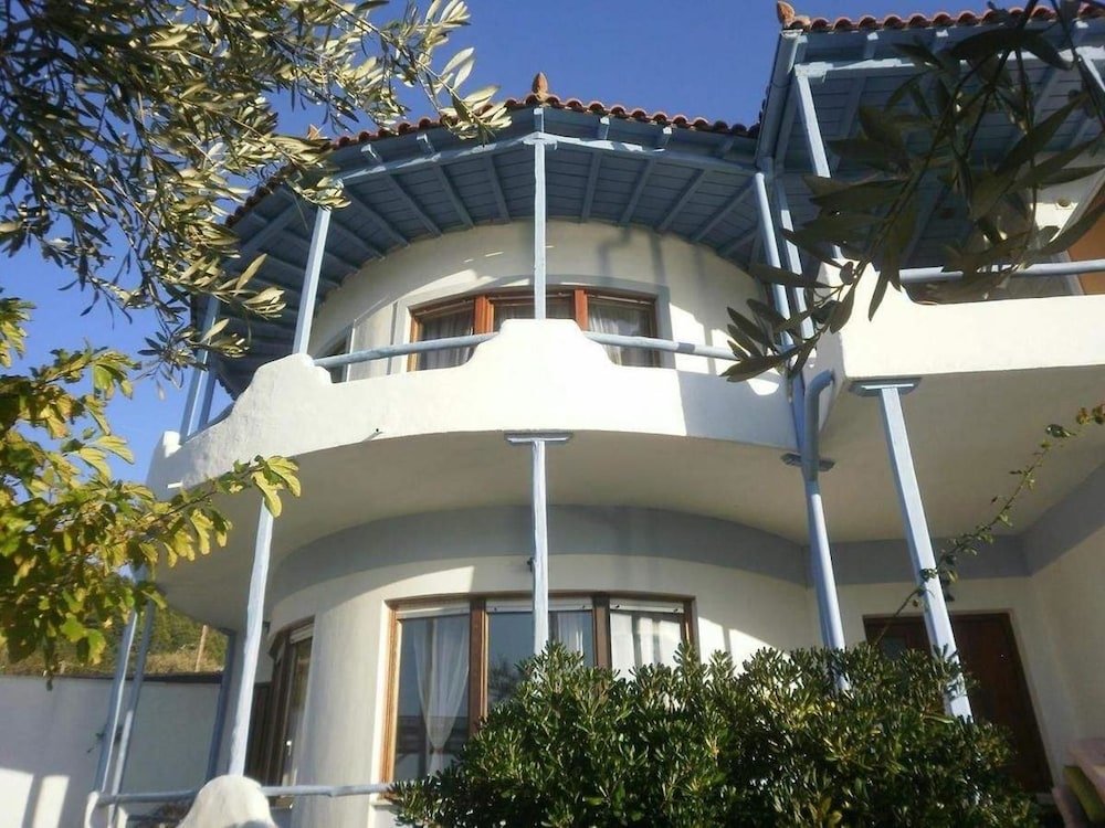 Karavos Apartments amp; Villa
